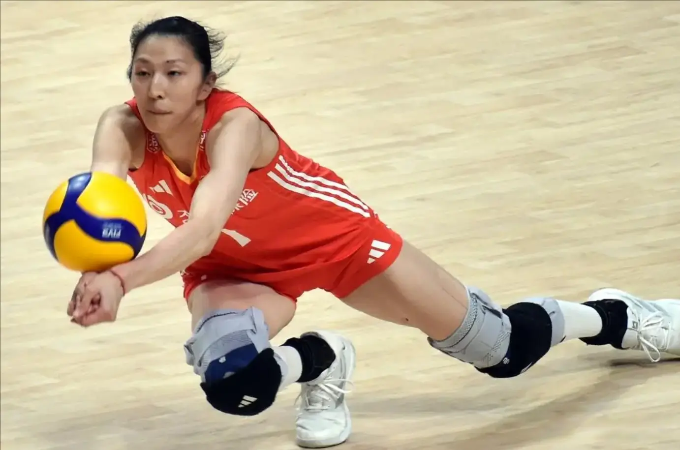 配资658 女排四爆点助逆转美国！龚翔宇吴梦洁庄宇珊齐爆，王梦洁无解防守