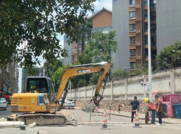 启盈优配 广西桂林通报“净瓶山桥头污水排入江中”：系生活污水，已紧急抢修污水管道